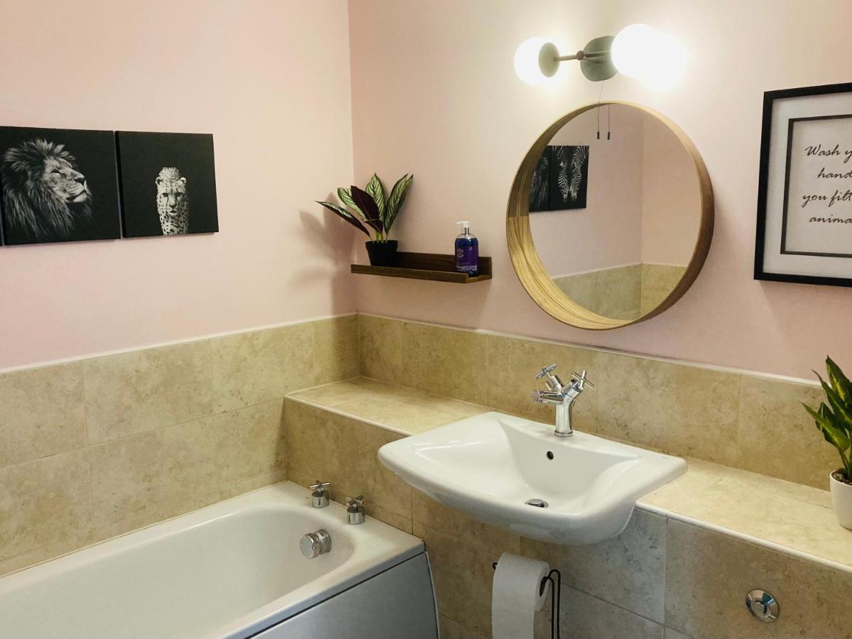 Jungle Escape, City Apartment With Parking & Terrace Chester Exterior foto