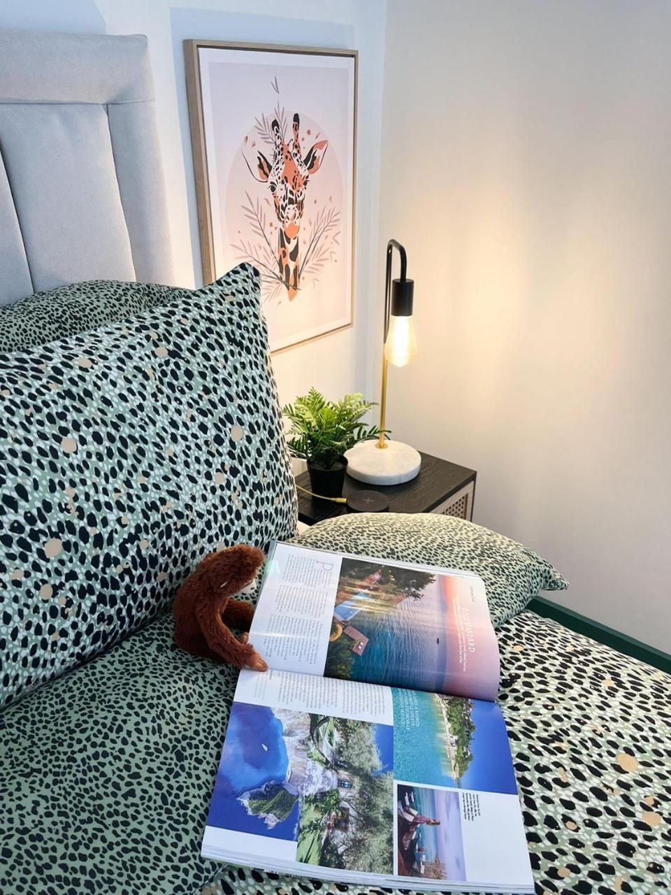 Jungle Escape, City Apartment With Parking & Terrace Chester Exterior foto